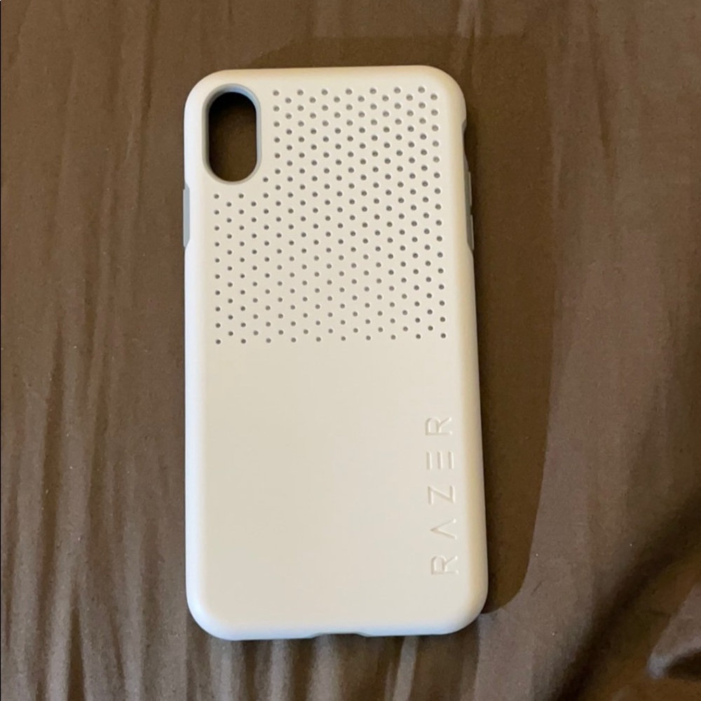 Arctech pro iPhone XS Max case by Razer.